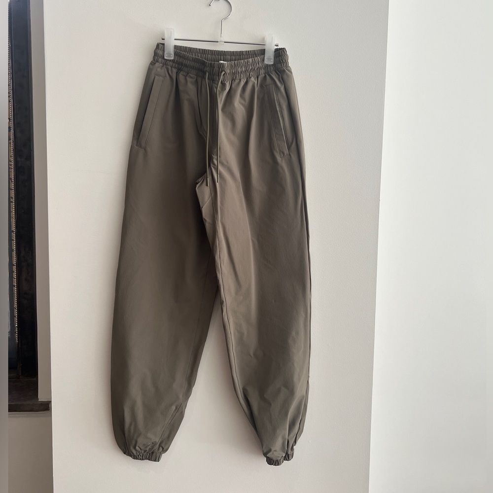 Aritzia Joggers